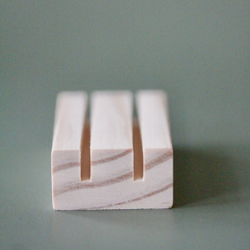 Основа деревянная с прорезями для двух колец 8 * 3 *2 см, 1 штука, цвет натуральный, крепеж для таблички на стол / основа для свадебного декора стола