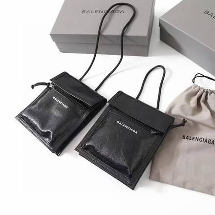 Сумка-мессенджер Balenciaga