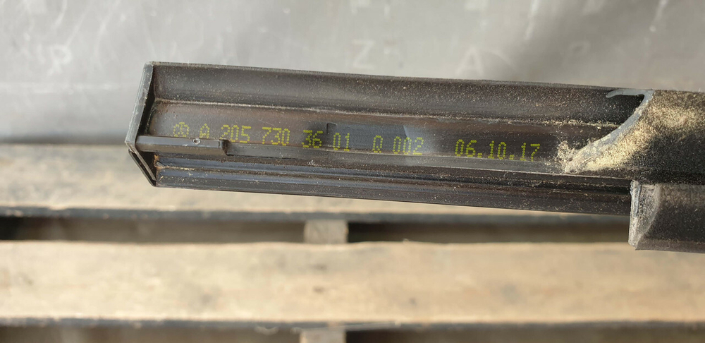 Молдинг двери задней правой Mercedes C (W205) 14-23 Б/У Оригинал A2057303601