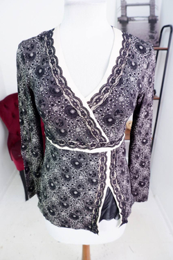 Блузка для романтичного акцента, визуально на 44 размер