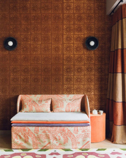 Керамические бра круглой формы в насыщенном тёмно-изумрудном и тёплом жёлтом цветах.