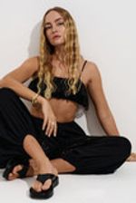 Брюки алладины из жатого хлопка черного цвета с кружевом