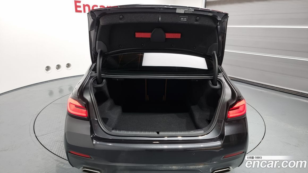 BMW 5 Series (G30) 520i M Sports (11.2022)