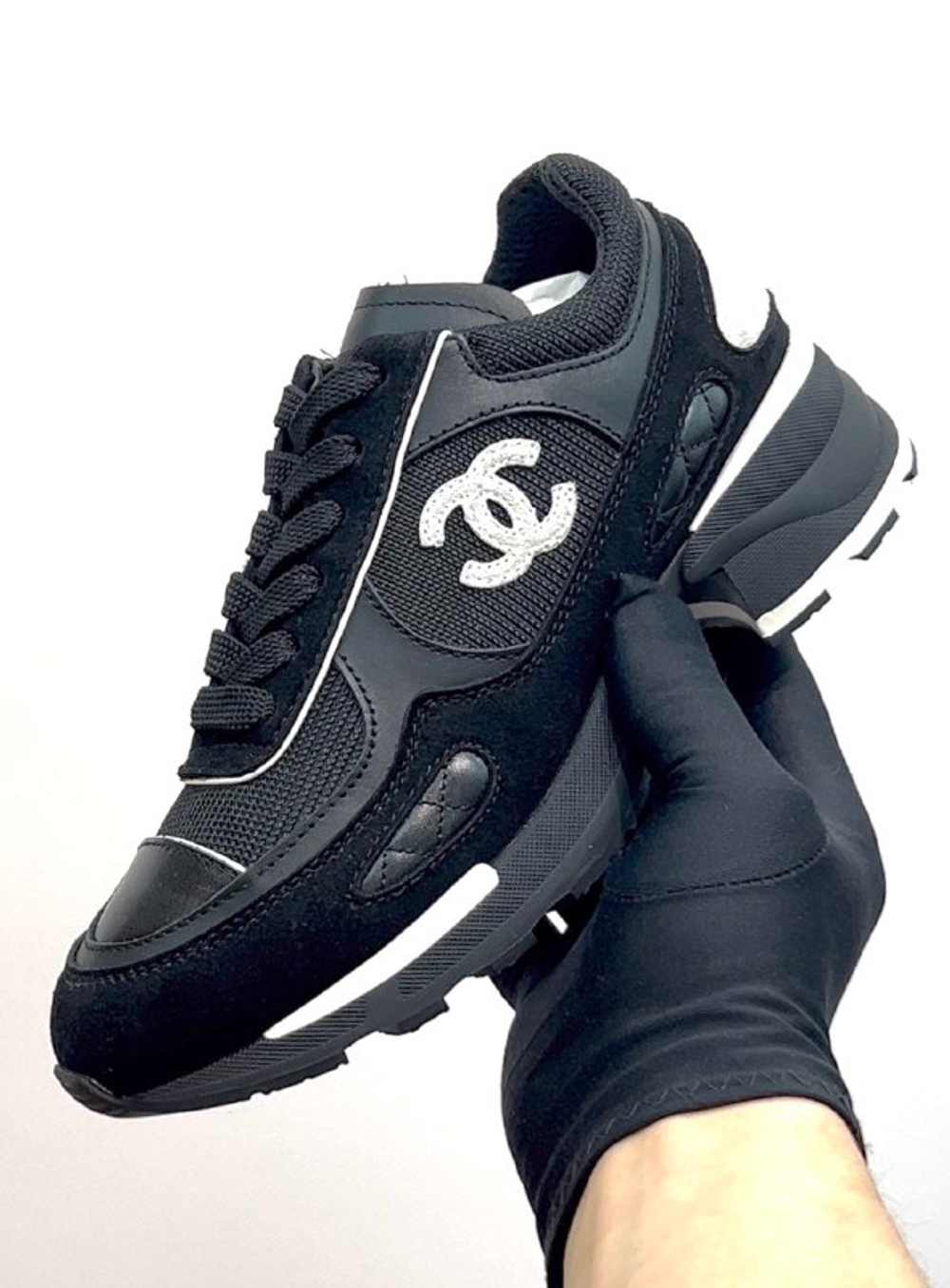 Черные кроссовки Chanel на каблуке