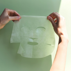 Тканевая маска с экстрактом зеленого чая Kyoto Komachi Maccha Clear Facial Treatment Mask