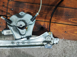 Стеклоподъемник передний правый эл. Renault Clio 3 05-14 Б/У Оригинал 8200291147