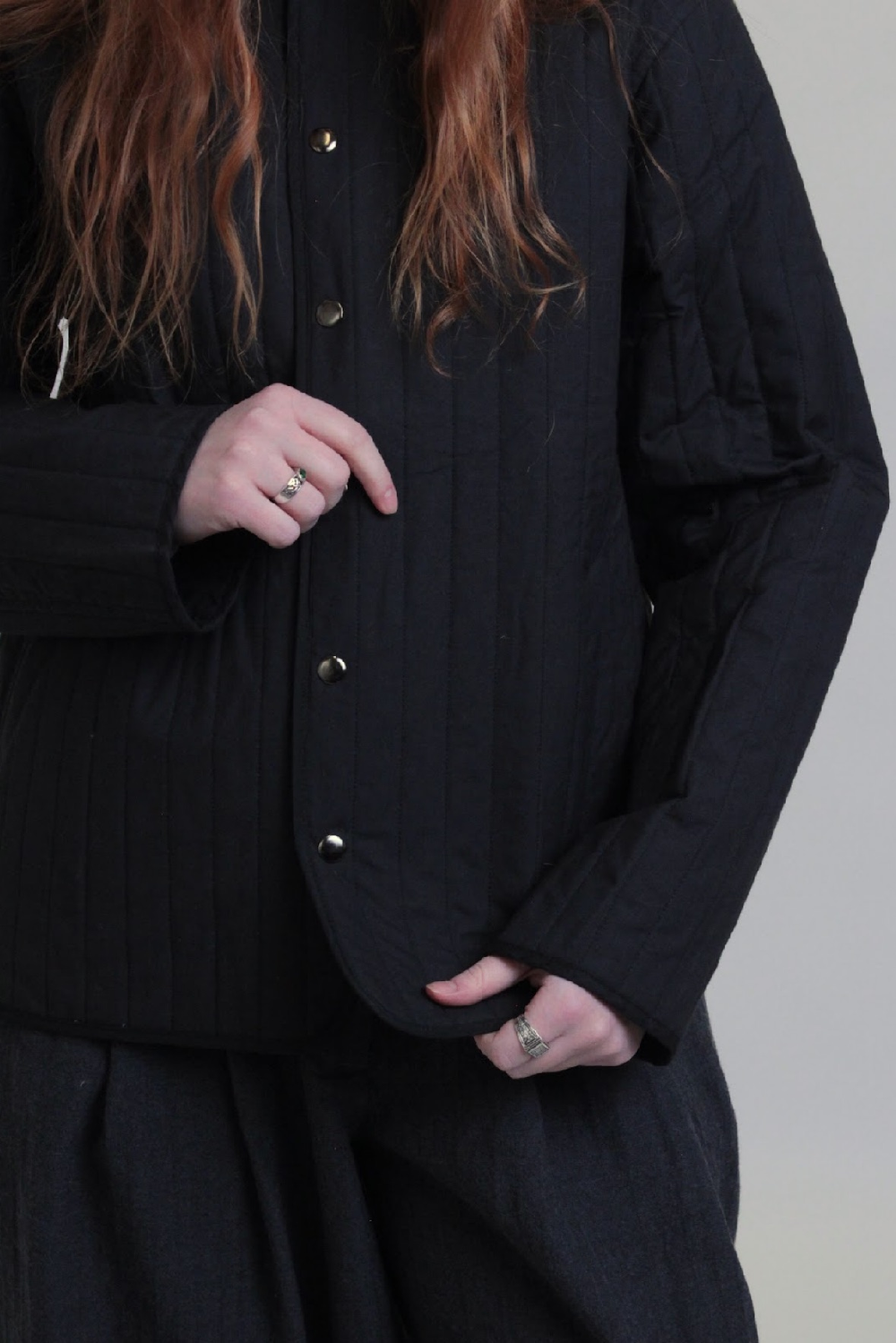 Стеганая куртка черного цвета