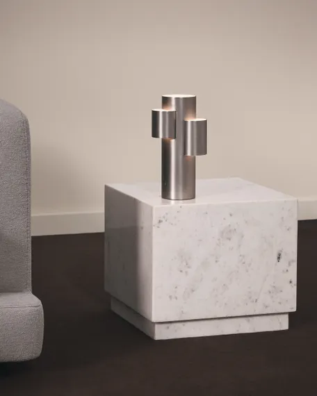 Журнальный столик Sorein из белого мрамора 50 x 50 см