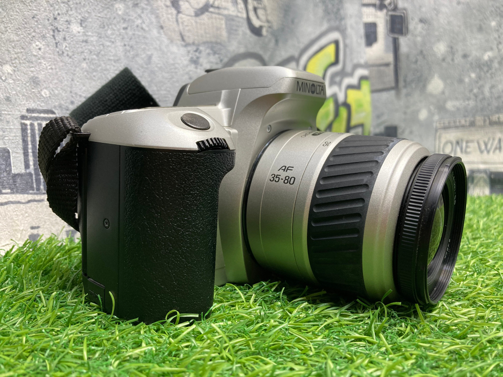 Minolta Dynax 404Si + 35-80mm 35-80mm 3.5-5.6