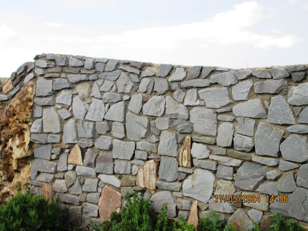 Rubble stone masonry Blue /tn