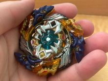 Волчок и лаунчер Geist Fafnir 8' Absorb B122 от Такара Томи