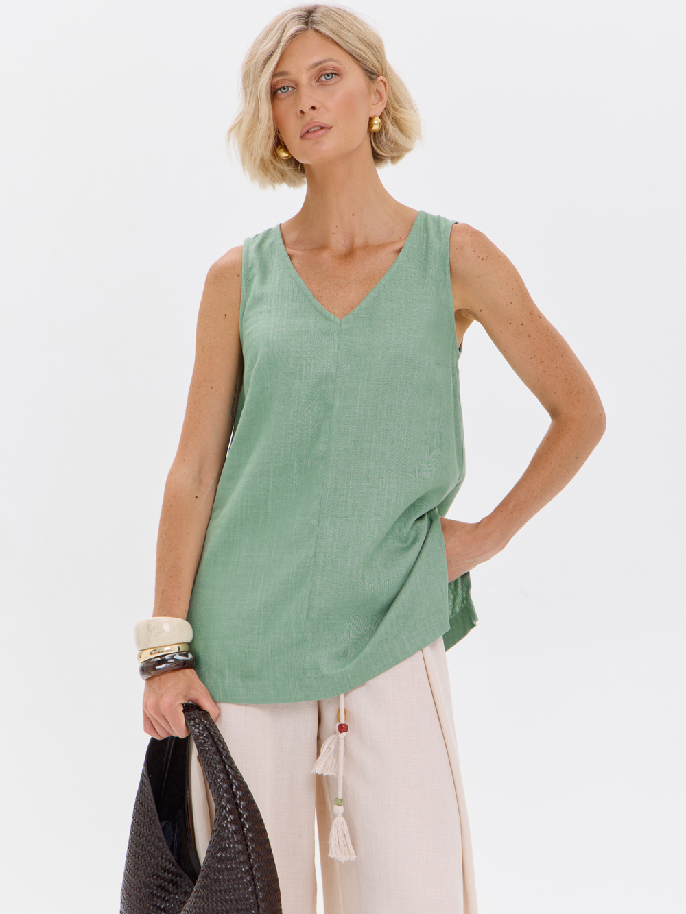 Удлиненный топ из льна с V-вырезом