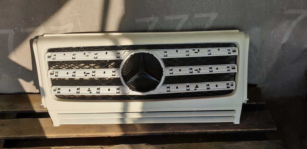 Решетка радиатора Mercedes G-Class (W463) 08-15 Б/У Оригинал a4638881215
