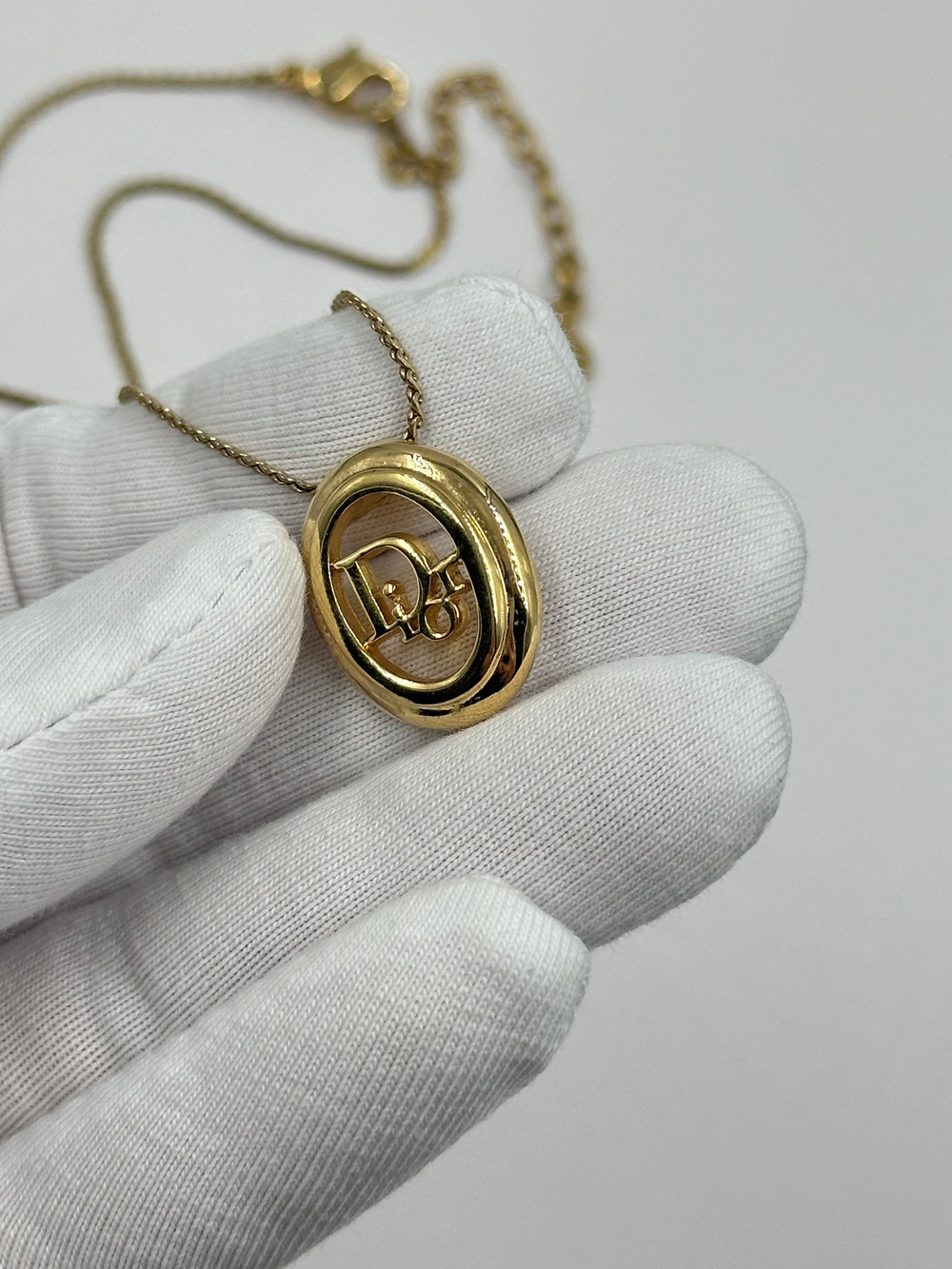 Кулог с лого Christian Dior