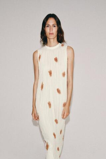 ZARA ПЛАТЬЕ ИЗ ТКАНИ С ПРИНТОМ — ZW COLLECTION, ЭКРЮ/КРАСНЫЙ