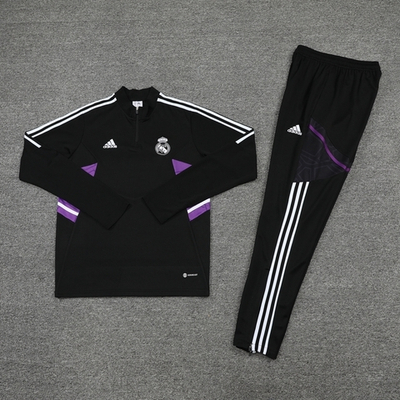 Спортивный тренировочный костюм «Реал Мадрида».