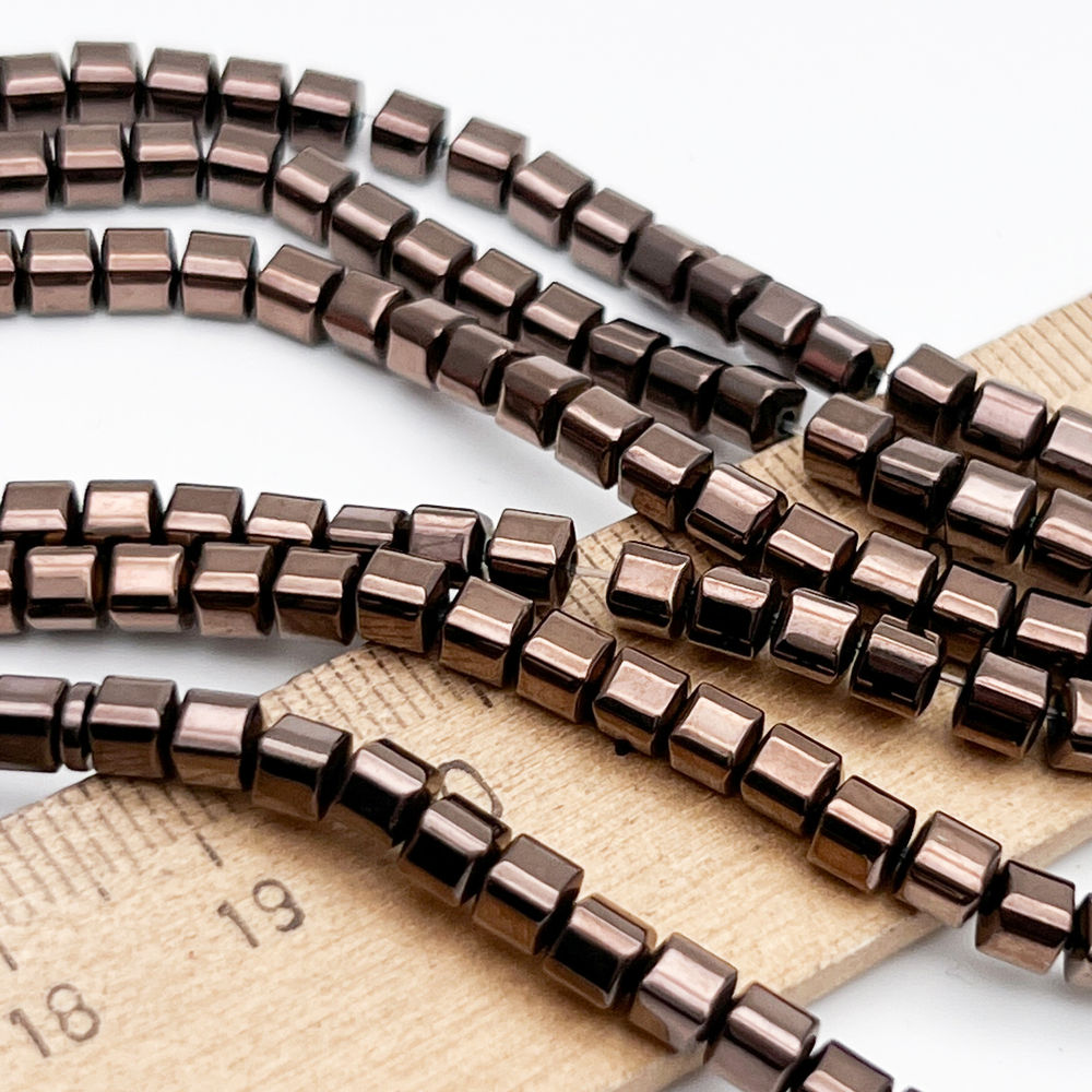 Гематит Куб бусины (имитация), цвет коричневый, размер около 4*3,8 мм, цена за отрезок 19 см (1/2 нити)