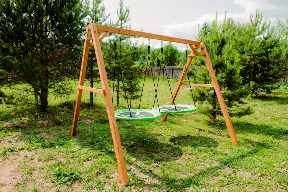 Деревянные качели с двумя качелями гнездо Свиби