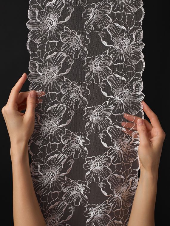 05-172 Вышивка на неэл. сетке 25 см, телесный/айвори 004