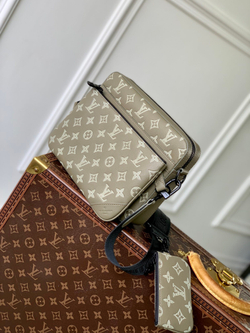 Louis Vuitton Trio Messenger