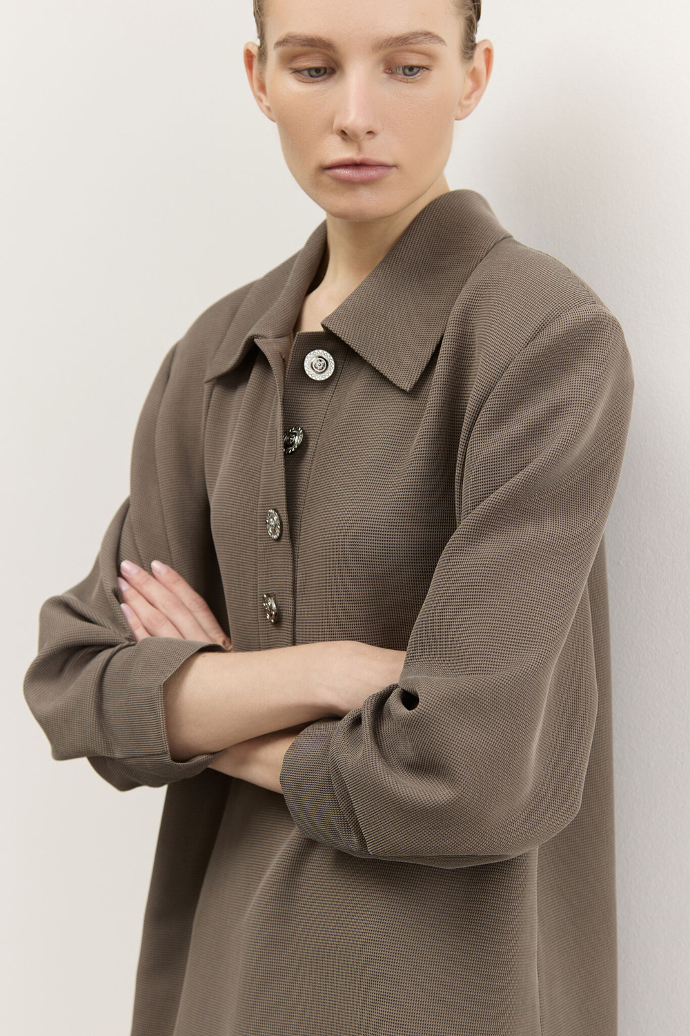 Платье поло с акцентными плечами