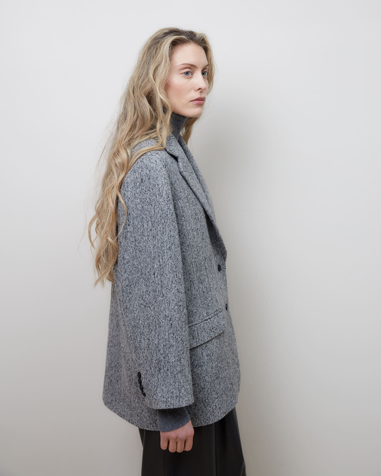 Пальто-жакет из шерсти елочка серый