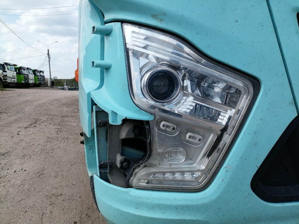 Shacman (Shaanxi) SX* 4x2 Седельный тягач SX4188YY381 (Дизельный, 12,5 л, 473 л.с., МТ)
