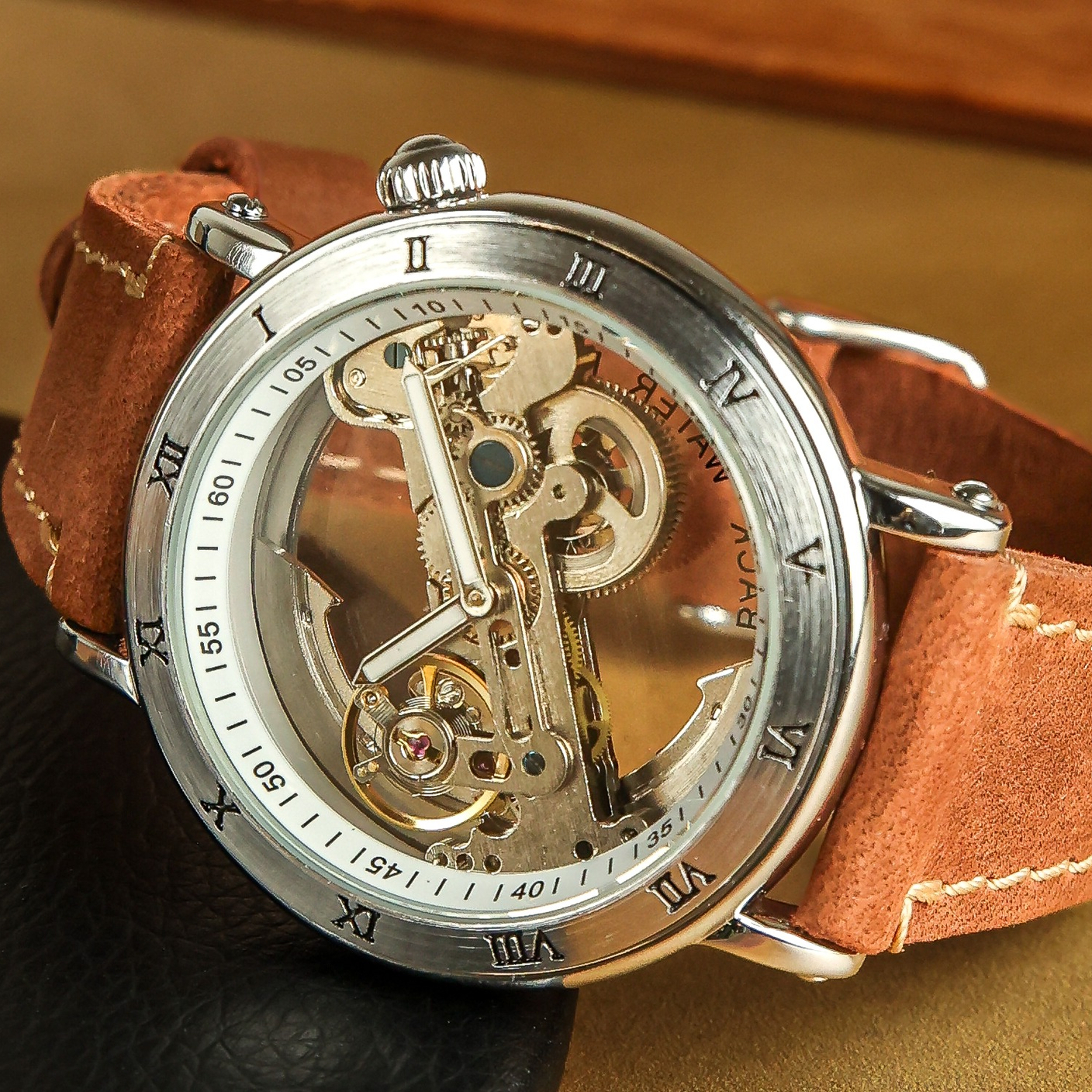 Часы-скелетоны оптом для ювелирных магазинов и шоурумов