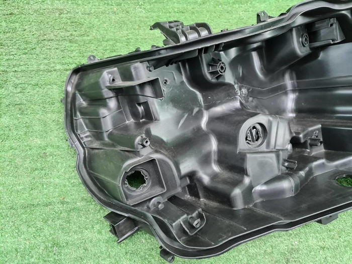 Корпус фары правый Toyota Land Cruiser 200 (15-21)