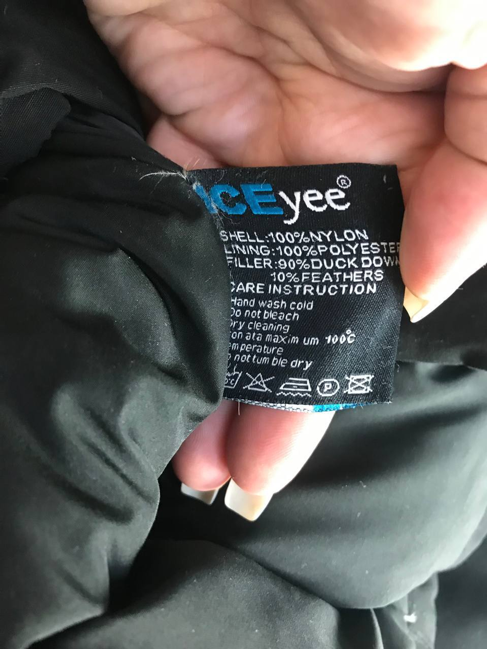 Куртка Iceyee с опушкой зимнее, визуально на 40 размер