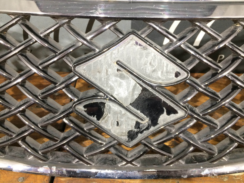 Решетка радиатора Suzuki Kizashi 09-14 Б/У Оригинал 7174157L00