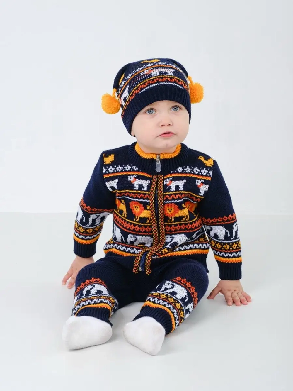 Костюм вязаный