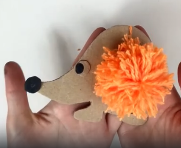 Делаем ежика из ниток