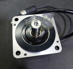 Yaskawa SGMPH-04AAA61D-0Y - Мотор