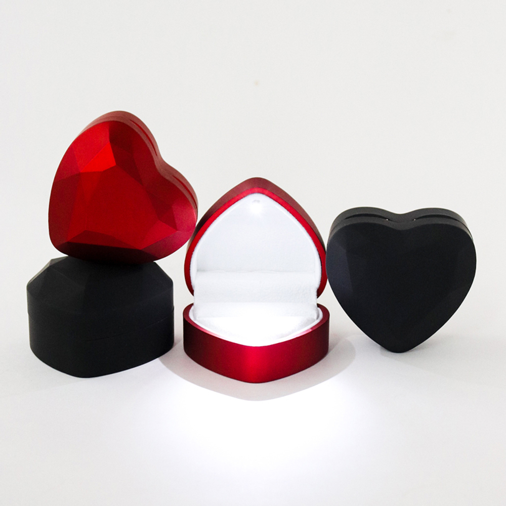 Футляр «сердечко» с подсветкой для предложения руки и сердца