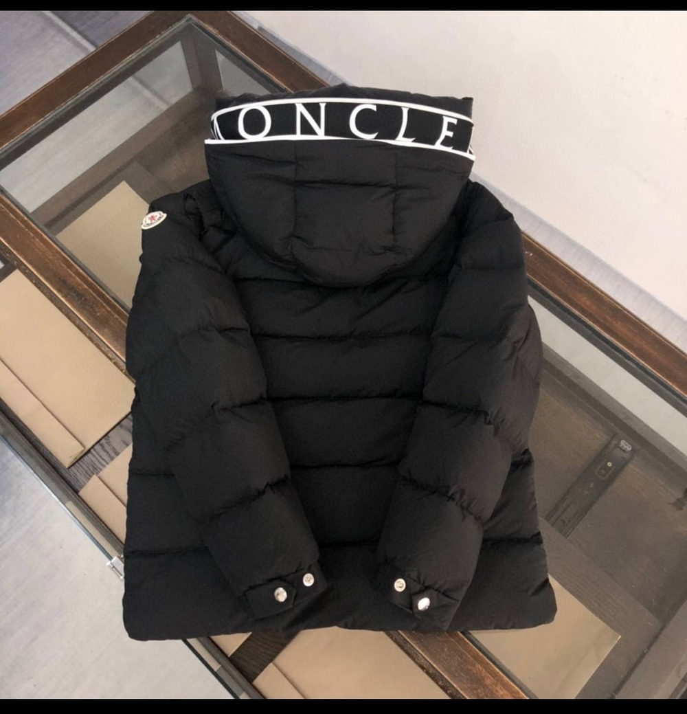 Пуховик Moncler