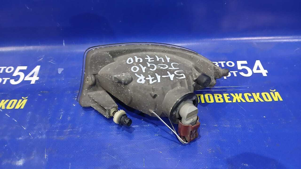 Туманка правая TOYOTA BREVIS 2001-2007
