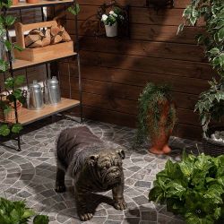 Садовая скульптура Сэр Винстон с накидкой