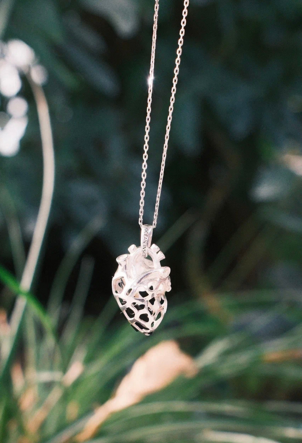 Кулон на цепочке "Сердце с черными пазлами" (small)