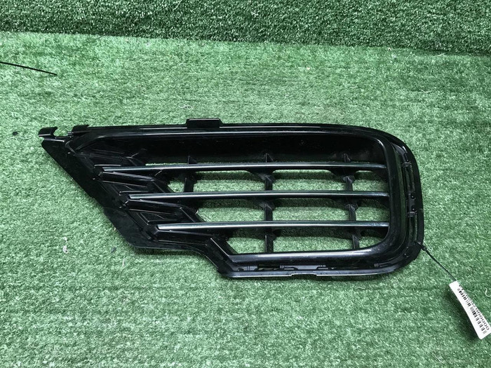 Решетка перед бампера VW Touareg 2 NF 14-18 R-Line