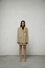 Жакет в полоску с высокой шлицей бежевый (с вкраплениями по ткани)