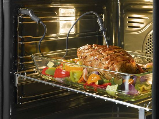 Электрический духовой шкаф Smeg SFP6106WTPS