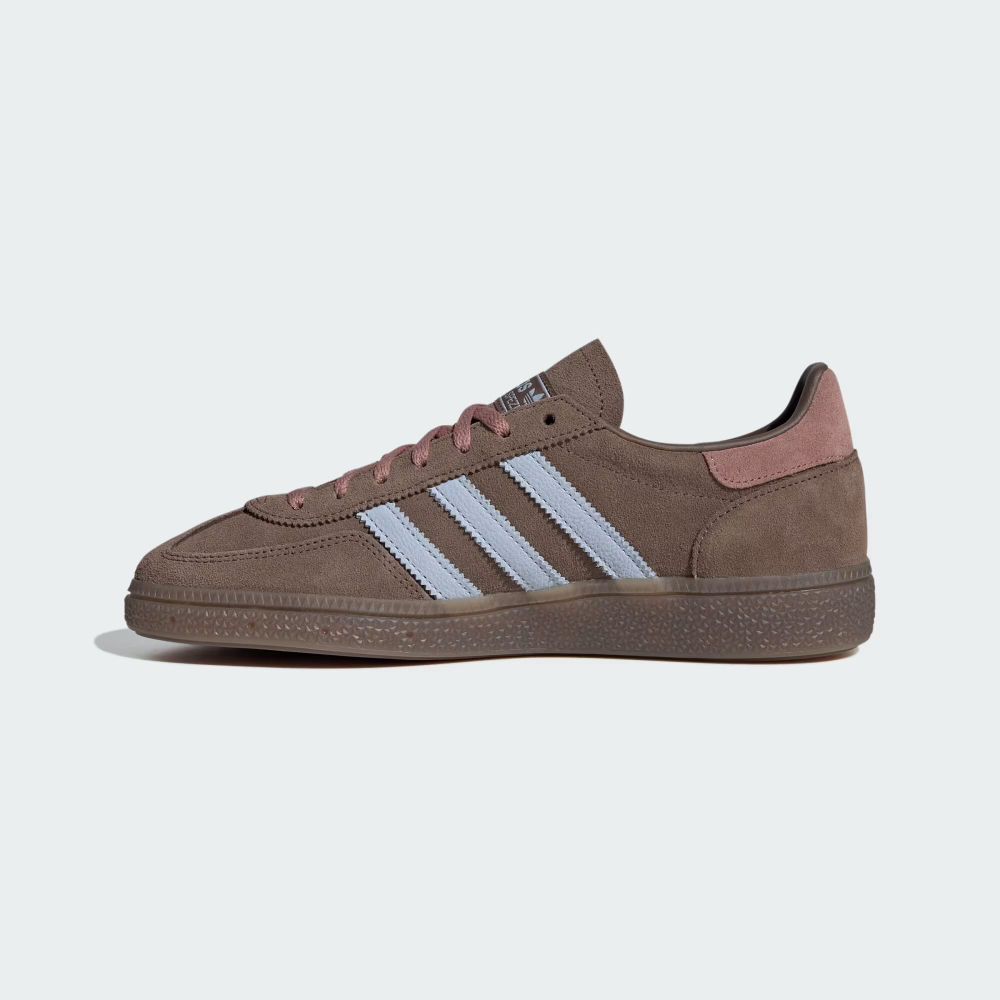 СПЕЦИАЛЬНАЯ СЕРИЯ ДЛЯ ГАНДБОЛА: КРОССОВКИ С РИСУНКОМ «ЖИРАФ» - ADIDAS