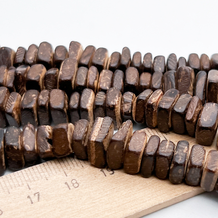 Кокосовая скорлупа бусины, цвет кофейный, размер около 4-5*7-9 мм, цена за отрезок 19 см (1/2 нити)