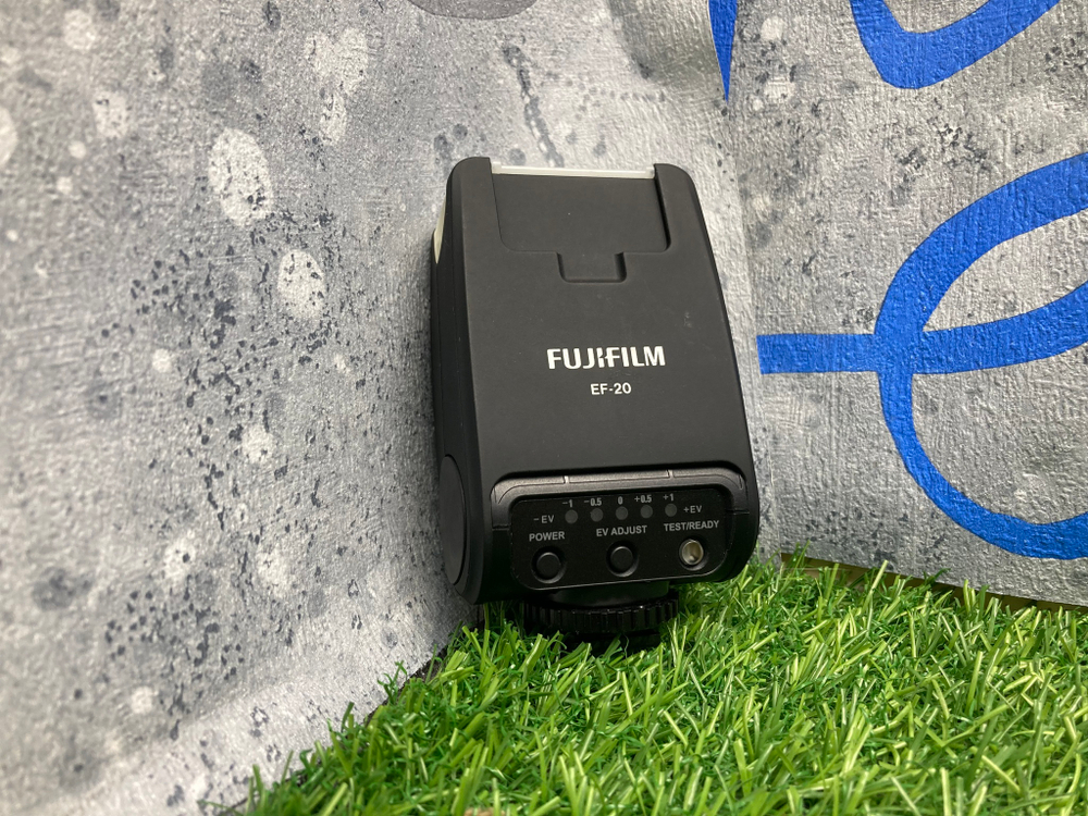 FujiFilm EF-20 TTL Flash