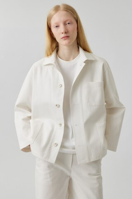 Жакет с тремя карманами из белой джинсы