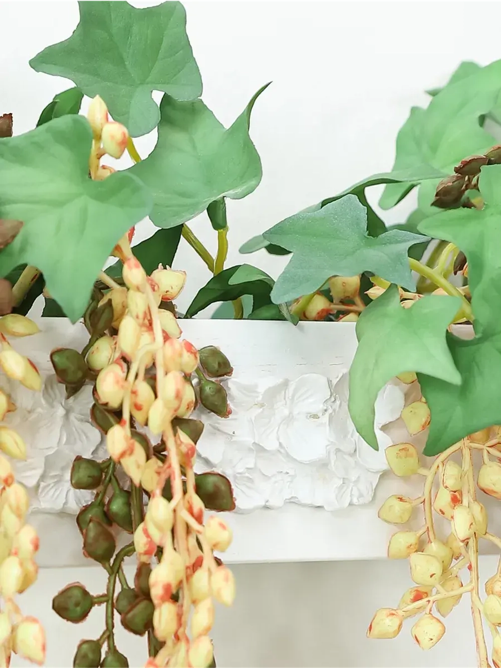 Искусственные цветы на стену в кашпо