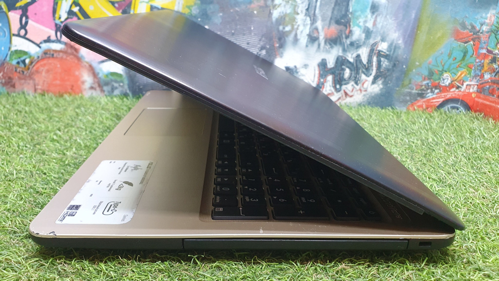 Ноутбук Asus i7-5/6Gb/920M 1Gb