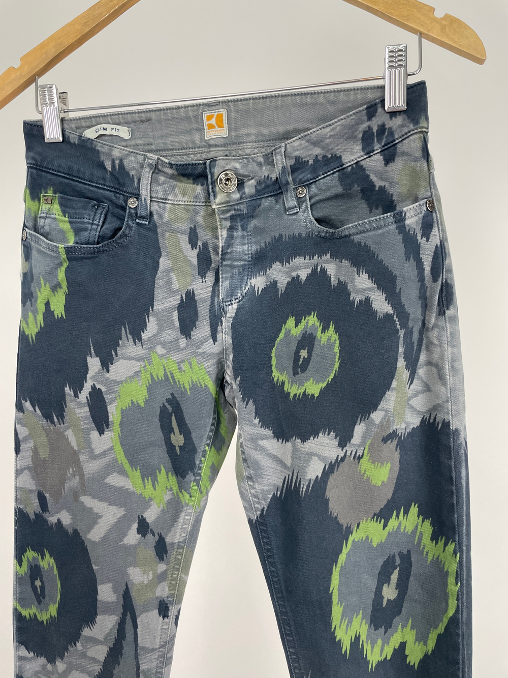 Джинсы Hugo Boss