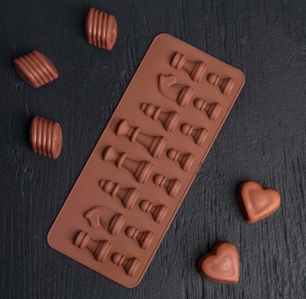 Форма для льда и шоколада «Шахматы», 20,6×8,8 см, 16 ячеек (2,2×1,3/3×1,8/4,2×1,8 см), цвет шоколадн